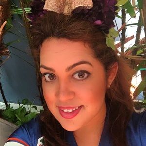 Meet your Posher, Yenisel